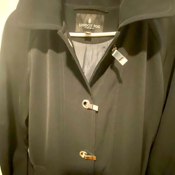 Fashion Forward Stunning London Fog fashion forward Black Trench Coat - Picture 5 of 6